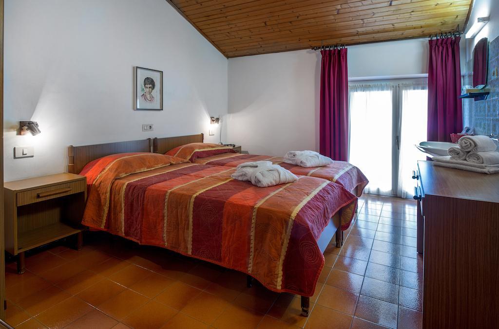 Albergo Villa Mimosa Torbole Sul Garda Szoba fotó