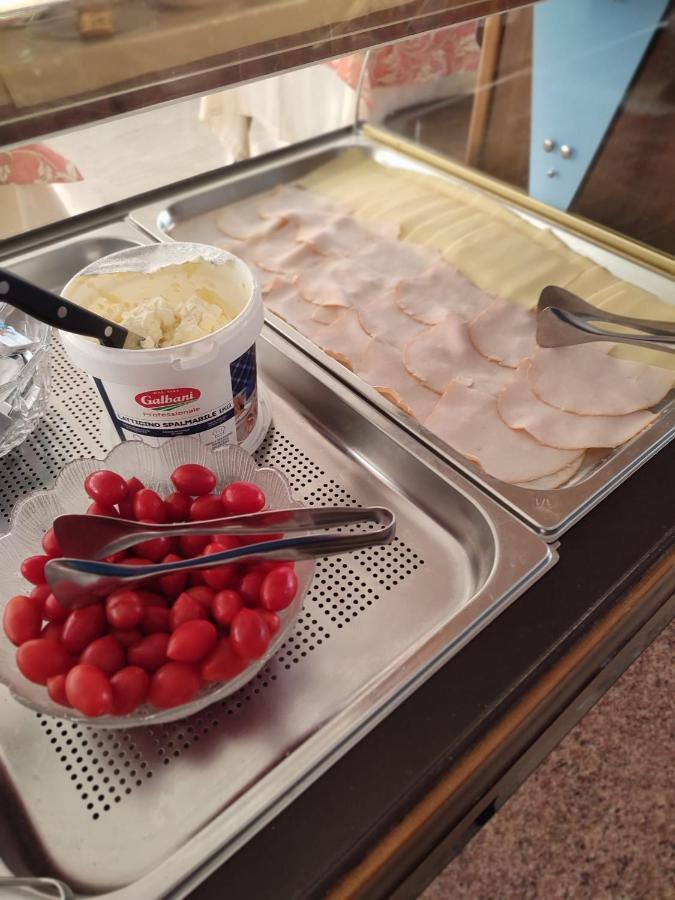 Albergo Villa Mimosa Torbole Sul Garda Kültér fotó