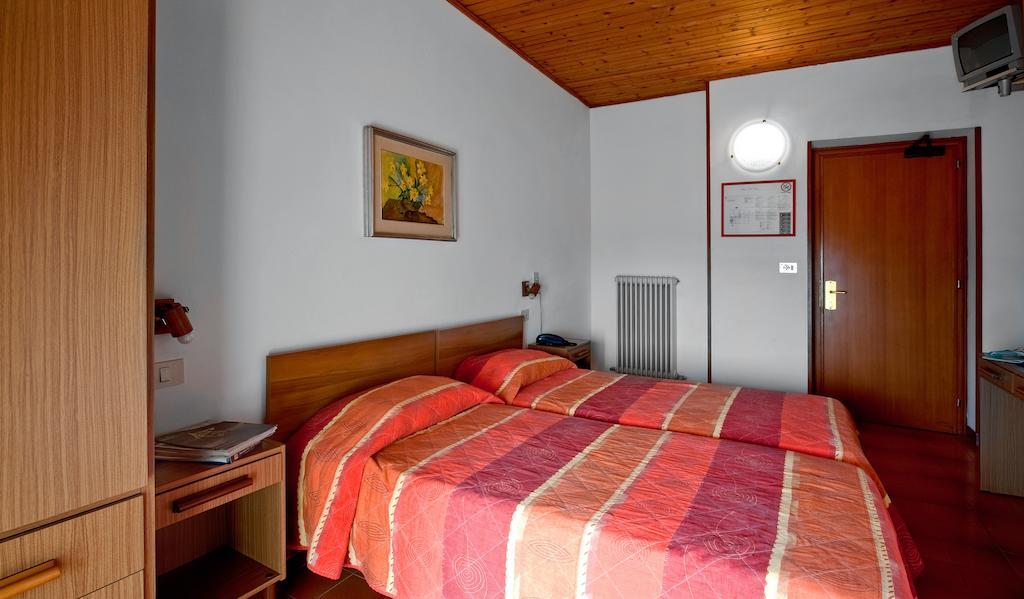 Albergo Villa Mimosa Torbole Sul Garda Szoba fotó